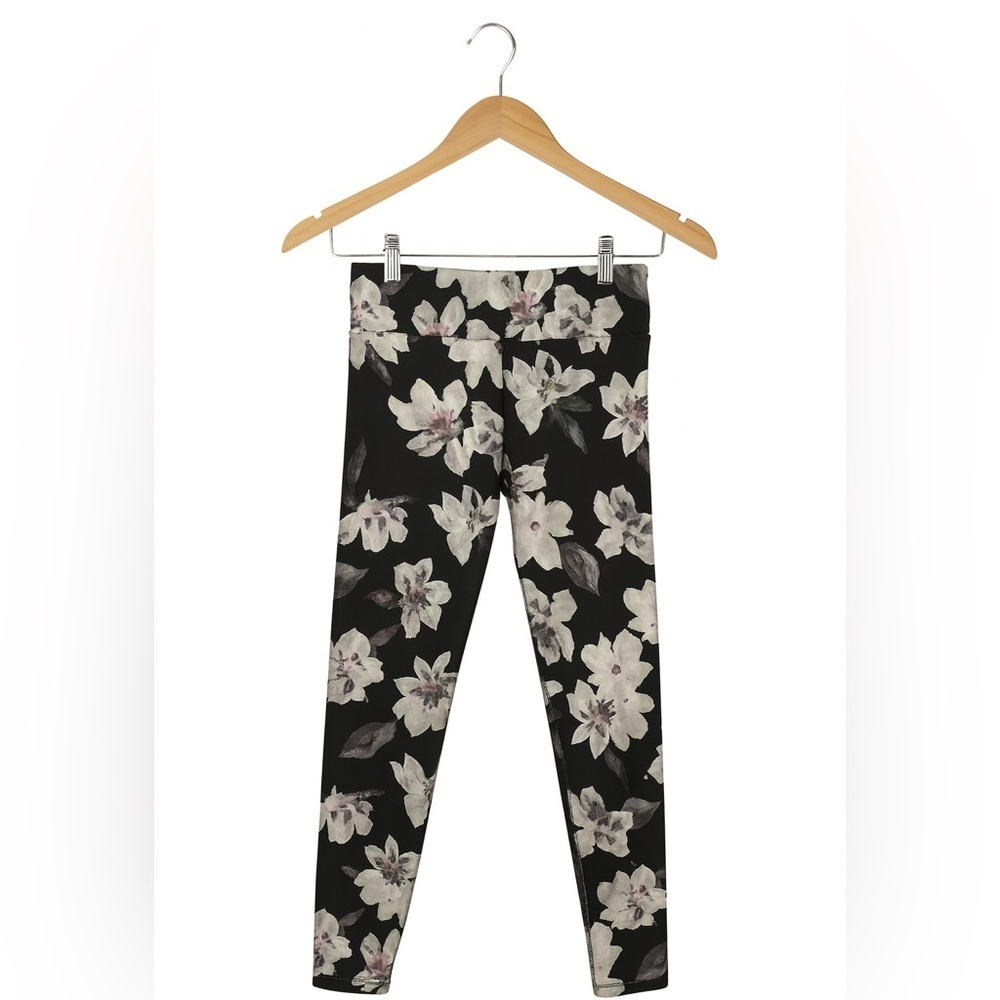 Zobha size small women’s navy floral leggings. Excellent condition.